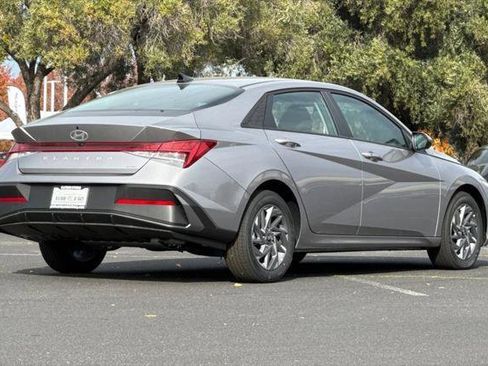 New 2026 Hyundai Elantra Blue image 4