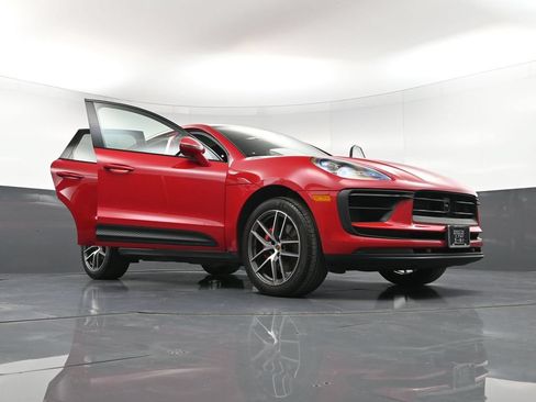 Certified 2022 Porsche Macan S AWD/4WD image 38