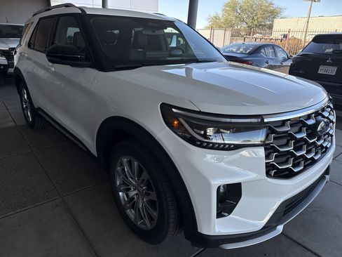 New 2026 Ford Explorer Platinum image 3