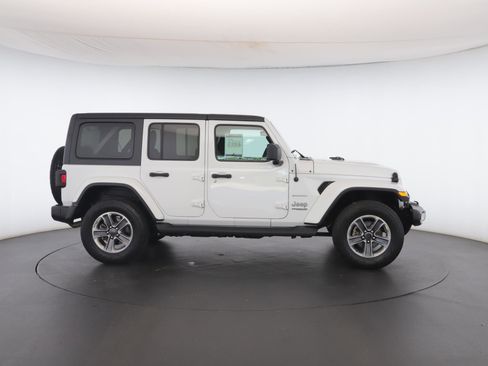 Certified 2021 Jeep Wrangler Unlimited Sahara w/ Cold Weather Group image 29