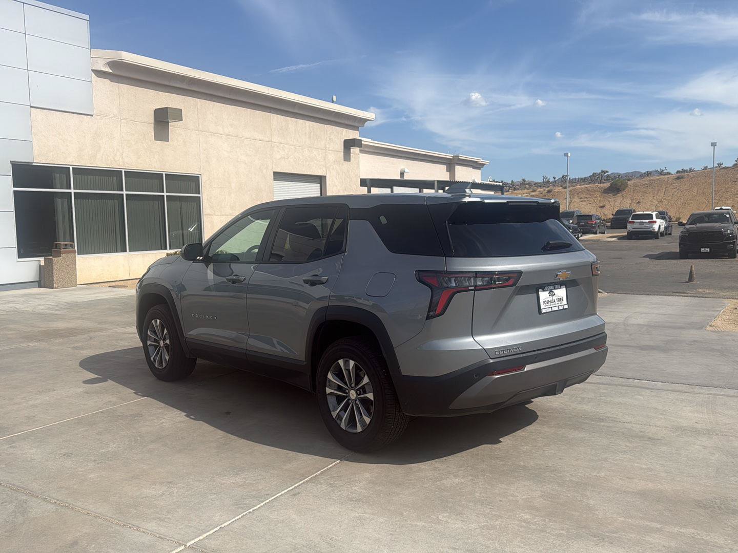 Used 2025 Chevrolet Equinox LT FWD image 8