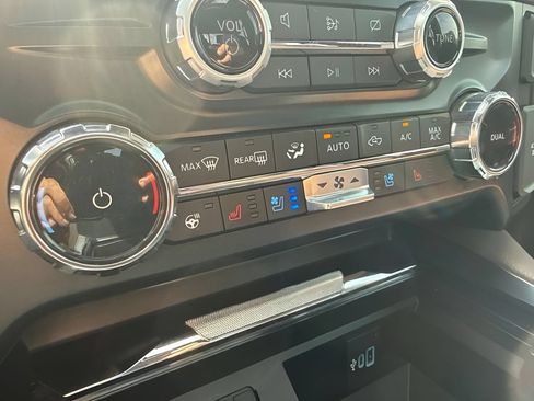 Used 2023 Ford F350 King Ranch AWD/4WD image 17