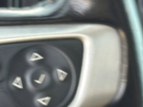 Used 2016 GMC Canyon SLT image 19