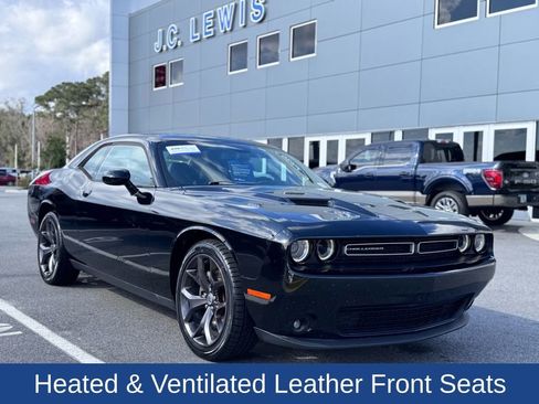 Used 2017 Dodge Challenger SXT Plus image 2