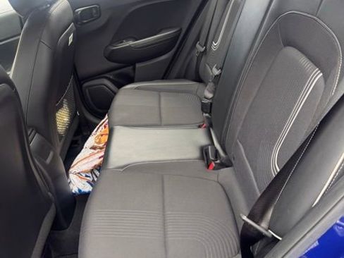 Used 2023 Hyundai Venue Limited FWD image 3