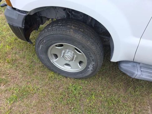 Used 2006 Ford F350 4x4 Regular Cab Super Duty image 12