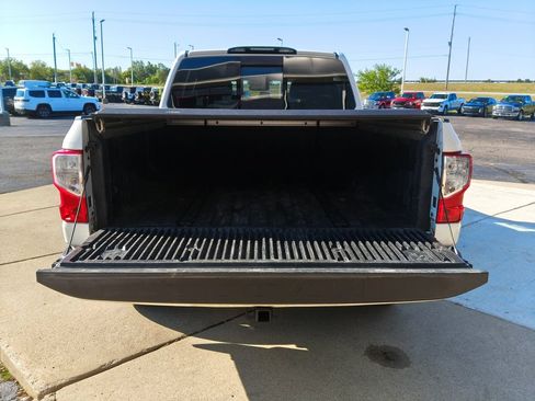 Used 2017 Nissan Titan SV AWD/4WD image 17