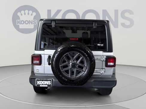 Used 2024 Jeep Wrangler Unlimited Sport AWD/4WD image 5