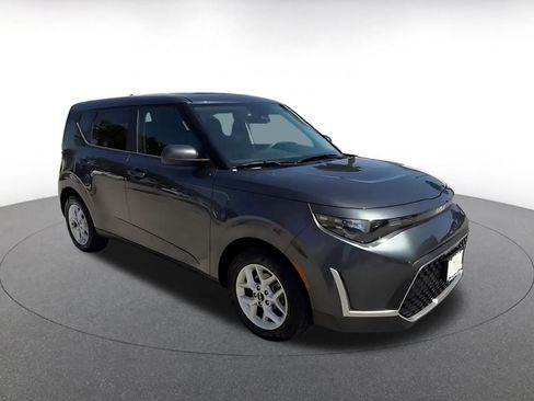 Used 2025 Kia Soul LX w/ LX Technology Package image 2