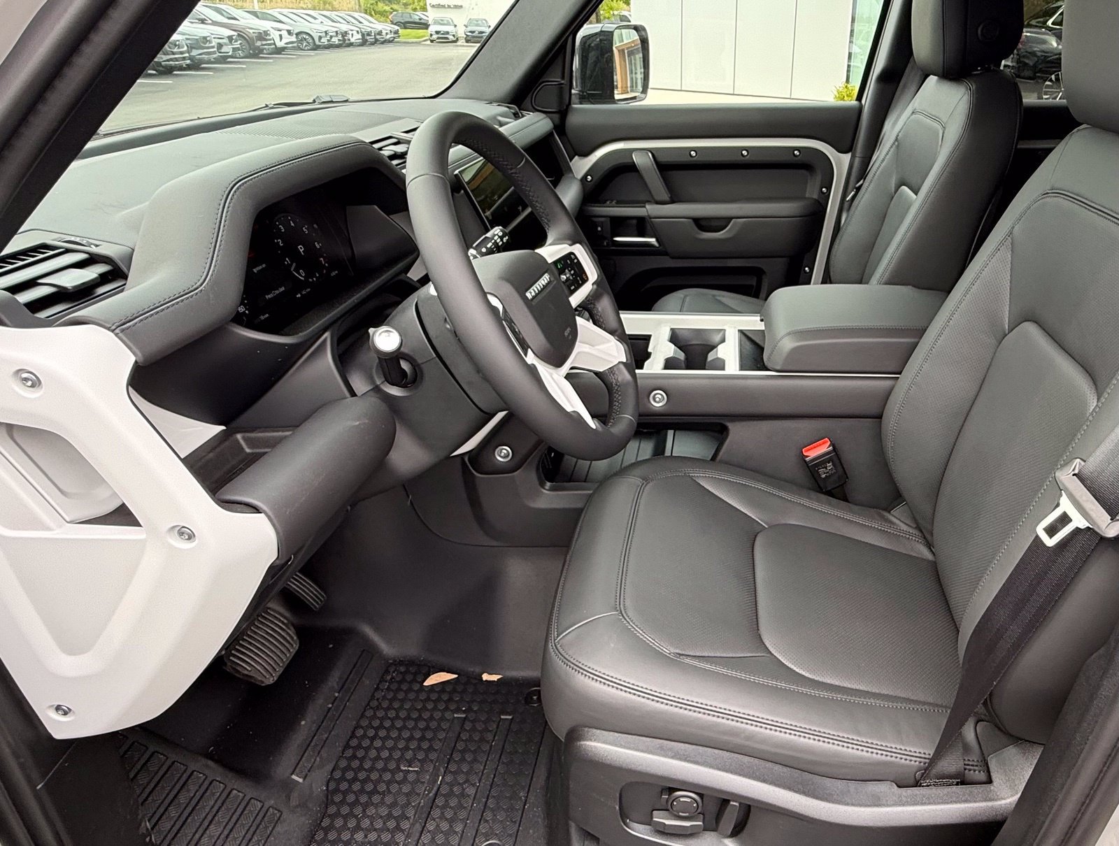 New 2026 Land Rover Defender 110 X-Dynamic SE AWD/4WD image 13