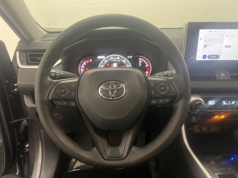 Used 2025 Toyota RAV4 XLE image 16