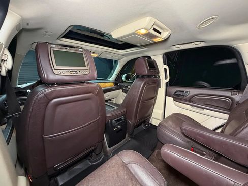 Used 2012 Cadillac Escalade Platinum AWD/4WD image 34