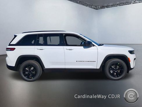 New 2026 Jeep Grand Cherokee Altitude image 3