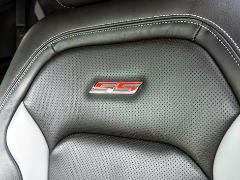 Used 2022 Chevrolet Camaro SS RWD image 8