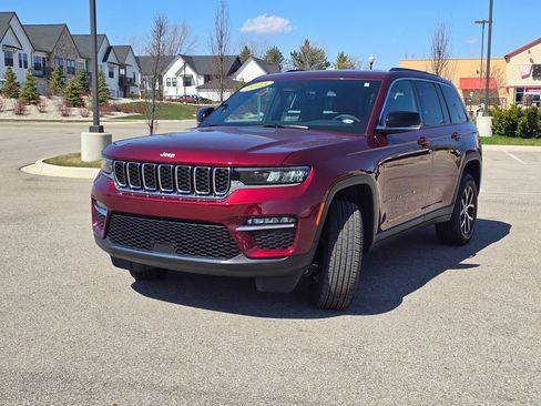 Used 2025 Jeep Grand Cherokee Limited AWD/4WD image 4