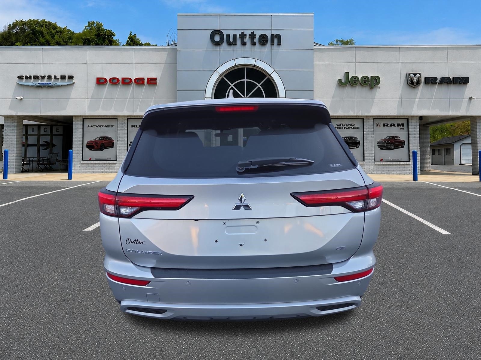 Used 2023 Mitsubishi Outlander SE AWD/4WD image 5
