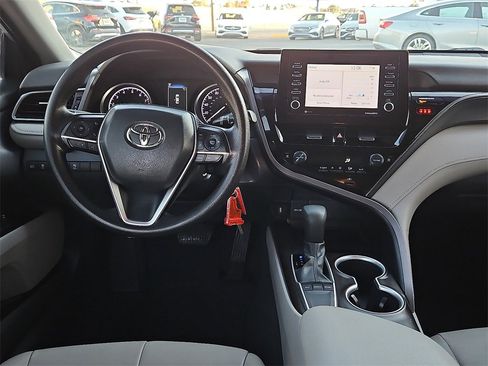 Used 2022 Toyota Camry LE image 17