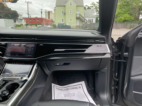 Used 2019 Audi Q8 Premium Plus w/ Premium Plus AWD/4WD image 29