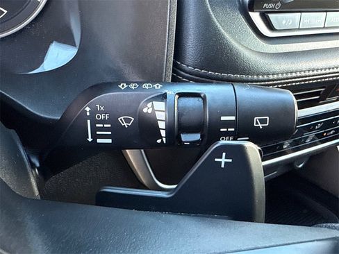 Used 2024 Nissan Rogue S image 29