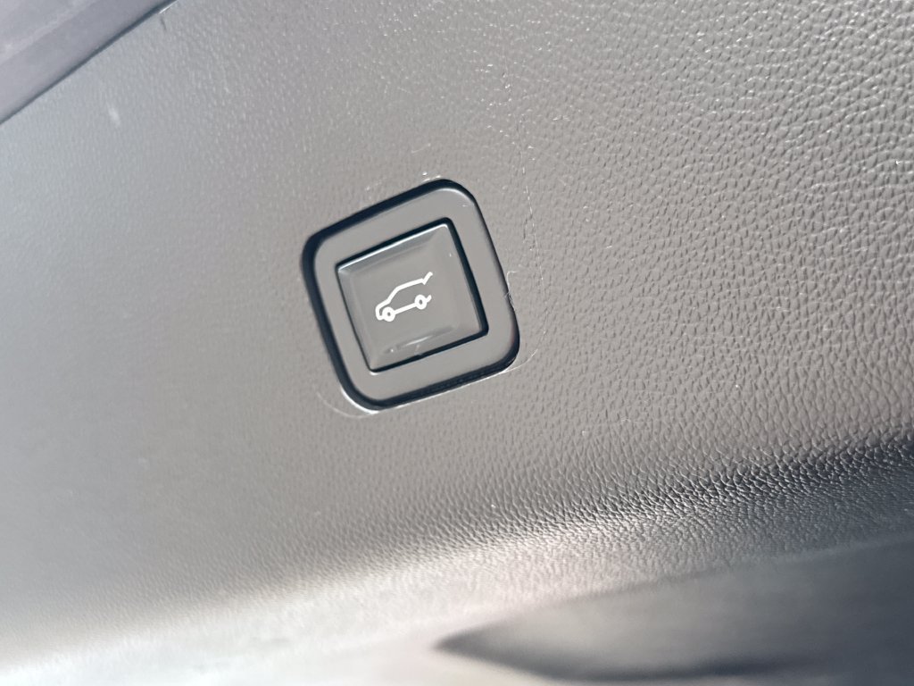 Used 2020 Chevrolet Traverse LT AWD/4WD image 8