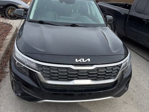 Used 2023 Kia Seltos LX image 2