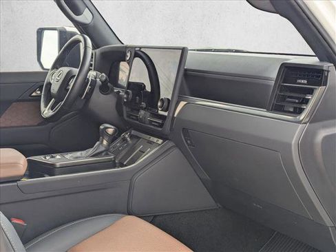 Used 2024 Lexus GX 550 w/ Accessory Package (Z1) image 24