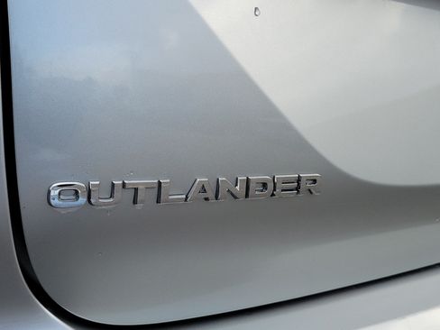 Used 2025 Mitsubishi Outlander SE FWD image 31