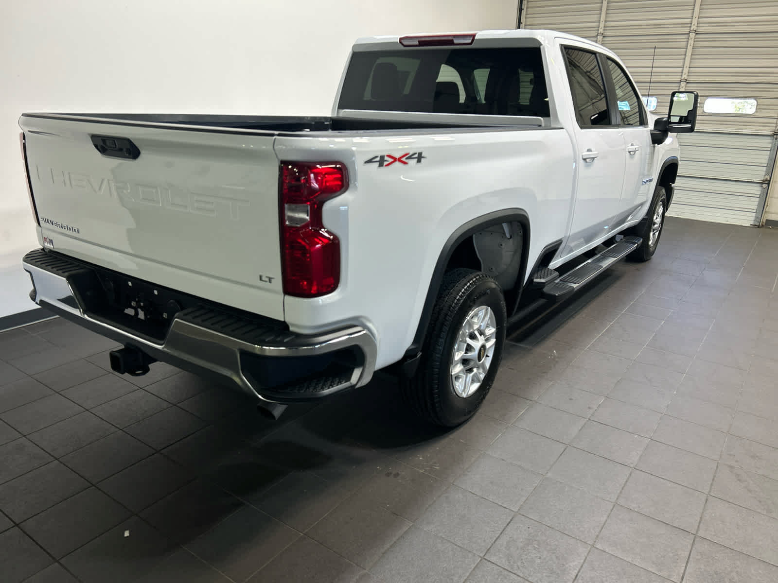 Used 2025 Chevrolet Silverado 2500 LT w/ Convenience Package AWD/4WD image 3