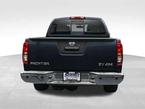 Used 2016 Nissan Frontier SV w/ SV Value Truck Package AWD/4WD image 4