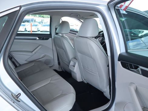 Used 2017 Volkswagen Passat 1.8T R-Line FWD image 33