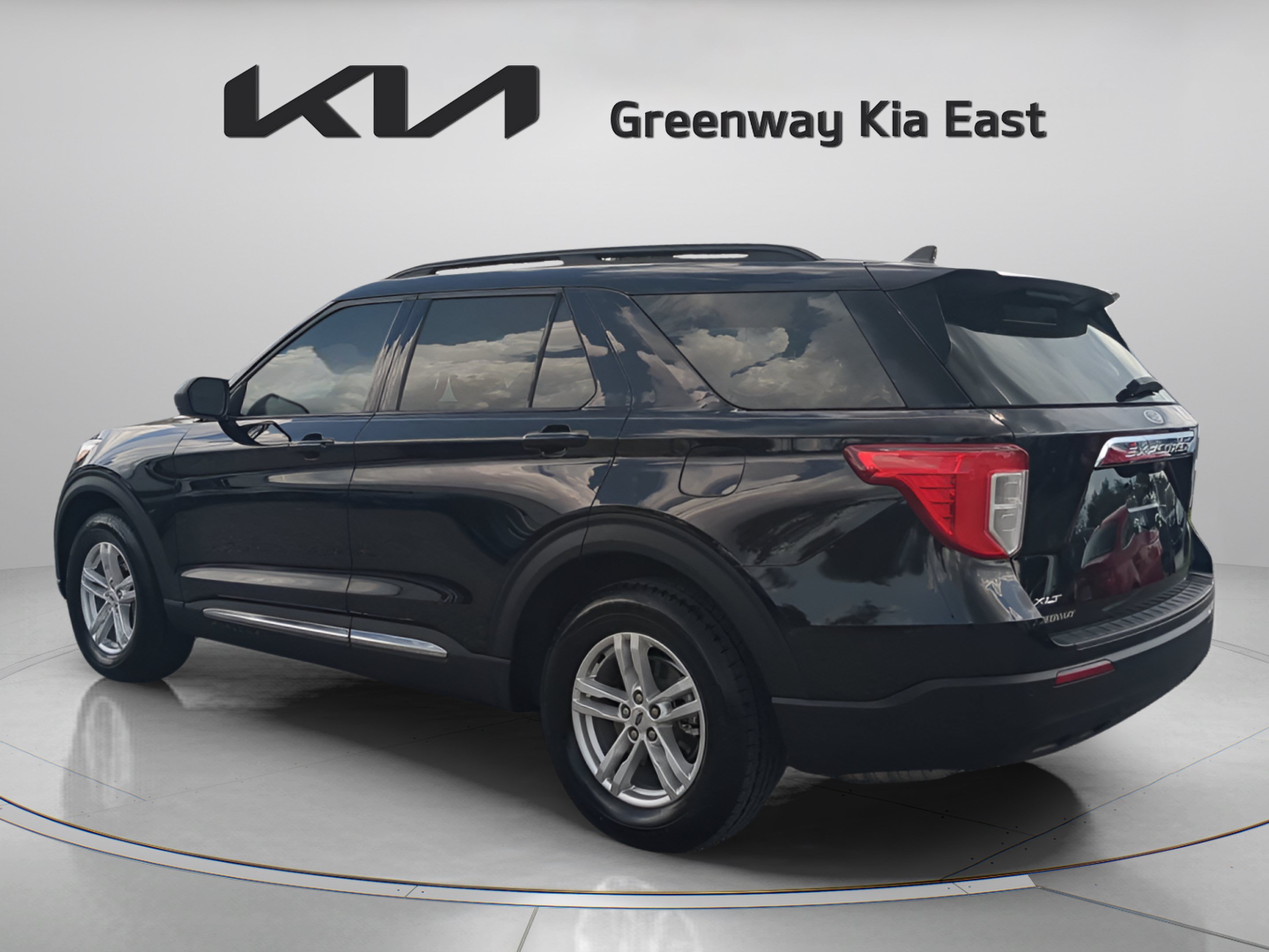 Used 2023 Ford Explorer XLT RWD image 8