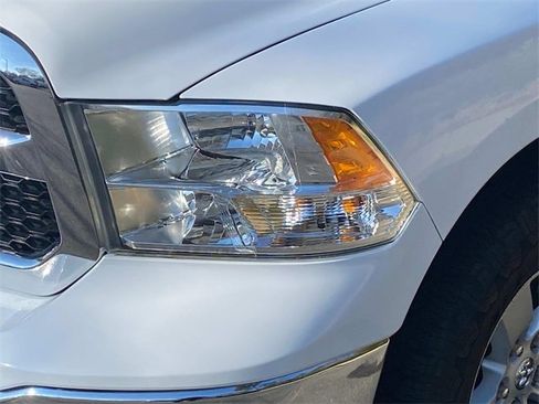 Used 2020 RAM 1500 Classic SLT w/ Luxury Group image 5