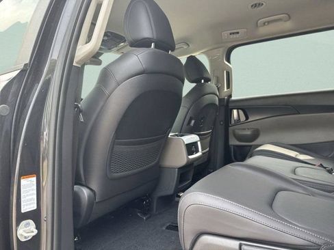 New 2026 Kia Carnival FWD image 14