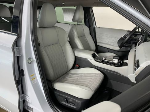 Used 2025 Mitsubishi Outlander SEL FWD image 40