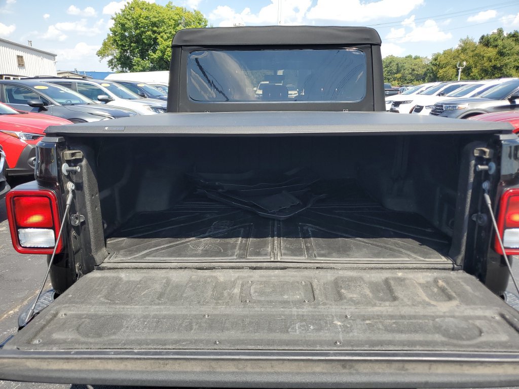 Certified 2023 Jeep Gladiator Sport AWD/4WD image 8