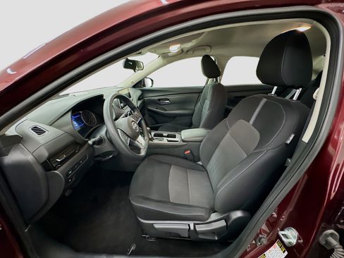 Used 2024 Nissan Sentra SV FWD image 13