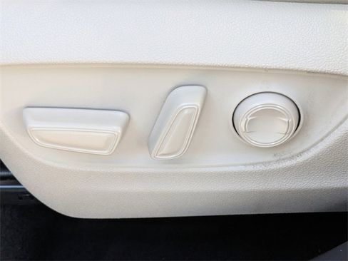 Used 2020 Toyota Highlander Limited image 17