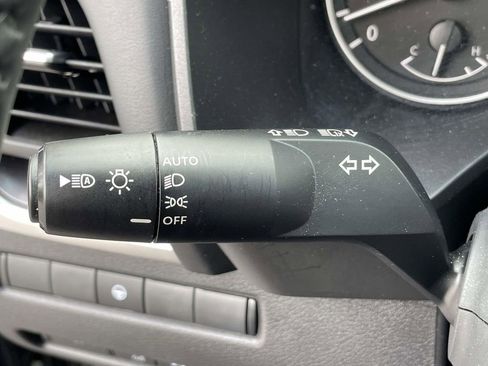 Used 2025 Nissan Rogue SV FWD image 30