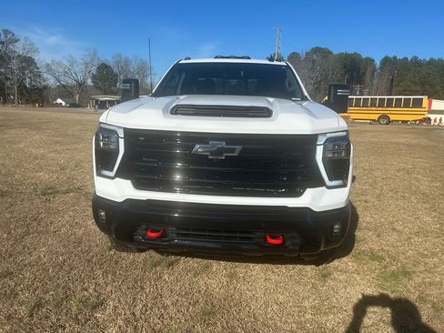 Used 2025 Chevrolet Silverado 2500 LT w/ Trail Boss Package image 3