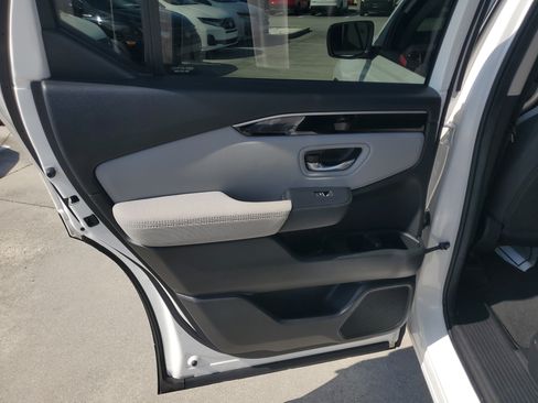 Used 2023 Honda Pilot LX image 14