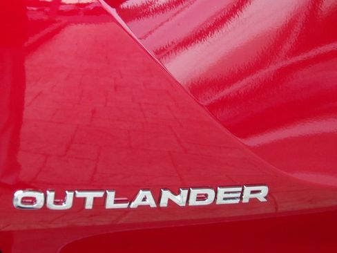 New 2025 Mitsubishi Outlander ES image 8