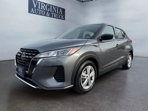 Used 2023 Nissan Kicks S image 1