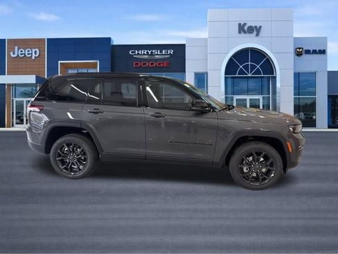New 2025 Jeep Grand Cherokee Limited AWD/4WD image 8