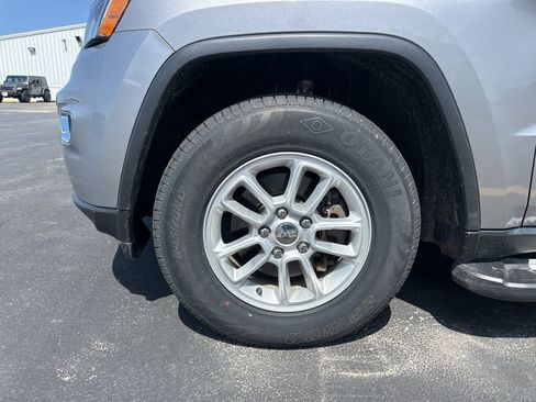 Used 2018 Jeep Grand Cherokee Laredo image 19