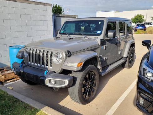 Used 2022 Jeep Wrangler Unlimited Sahara w/ Cold Weather Group AWD/4WD image 1