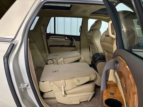 Used 2011 Buick Enclave CXL image 18