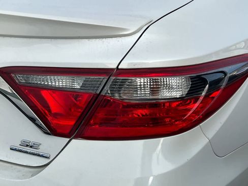 Used 2016 Toyota Camry SE image 16