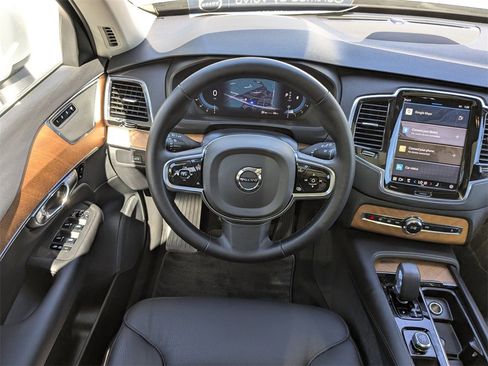 Certified 2025 Volvo XC90 B6 Plus image 17