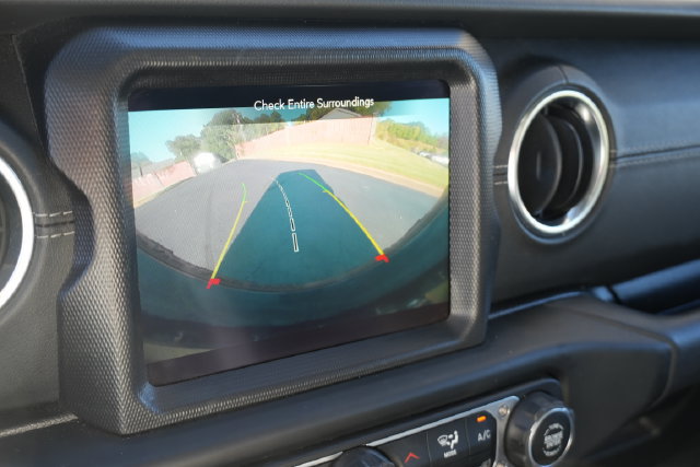 Used 2021 Jeep Wrangler Unlimited Sahara AWD/4WD image 33