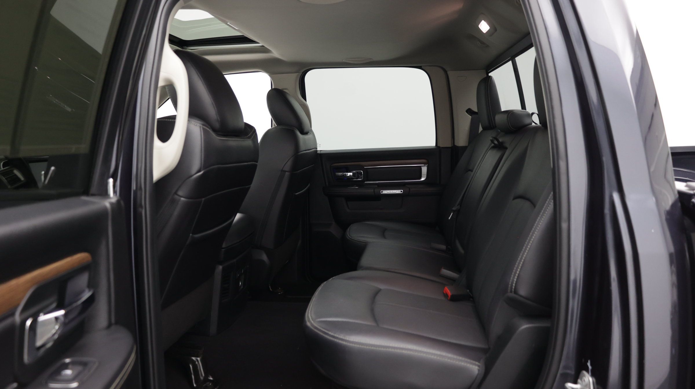 Used 2017 RAM 1500 Laramie w/ Convenience Group AWD/4WD image 34